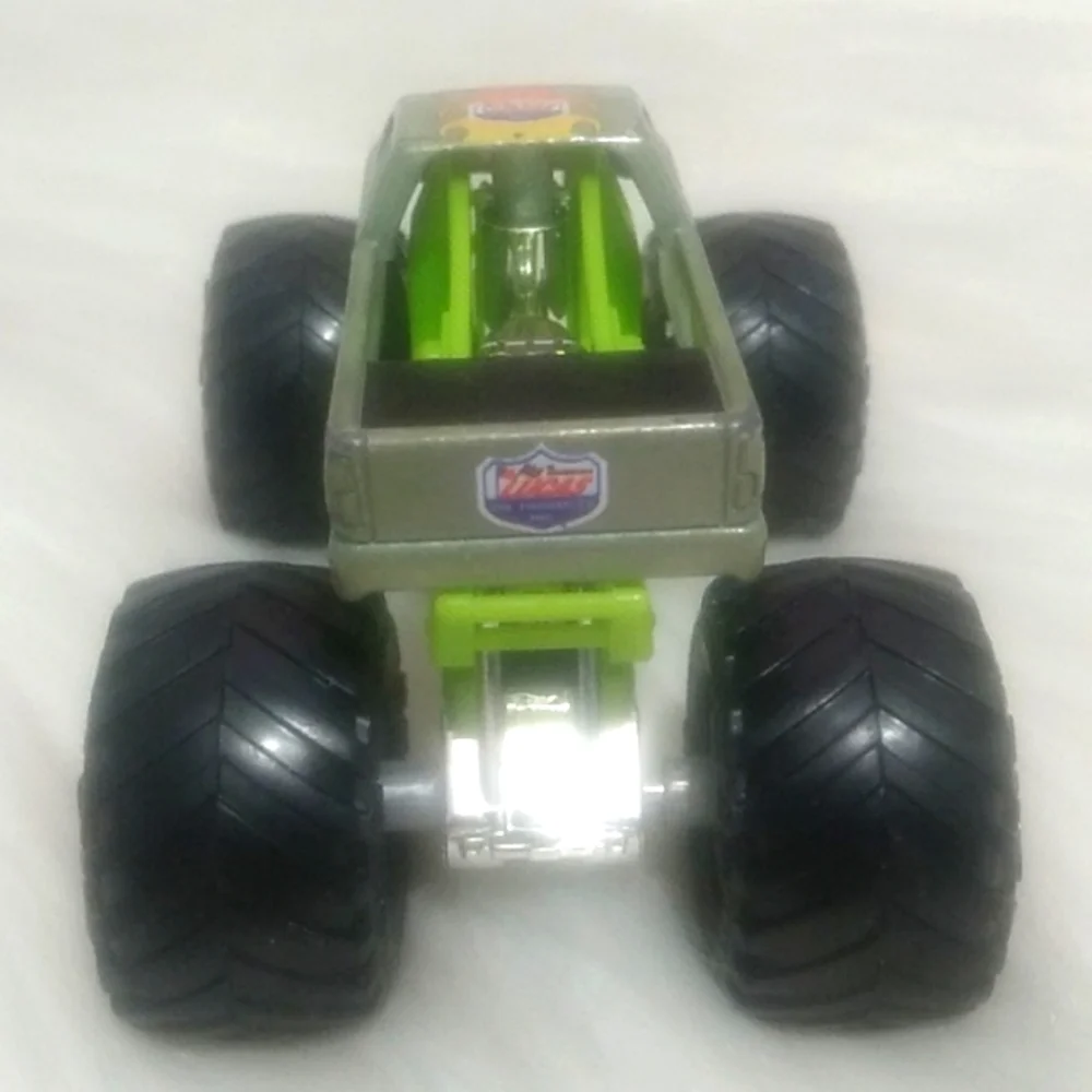 HTF! Avenger Monster Truck W Neon Green Frame Scale 1/64